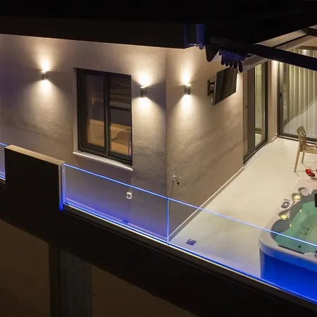 Silena Luxury Penthouse With Jacuzzi - Near Chania Old Town Appartamento